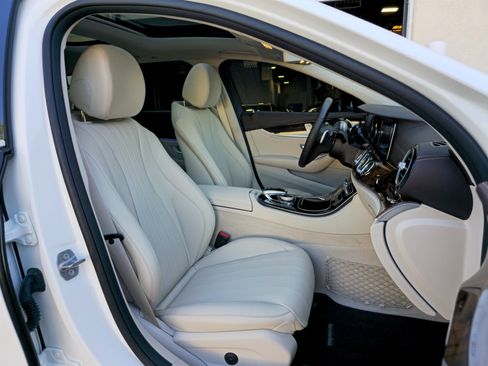 Used 2018 Mercedes-Benz E 400 4MATIC Wagon image 23