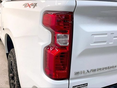 Used 2024 Chevrolet Silverado 1500 LT AWD/4WD image 25