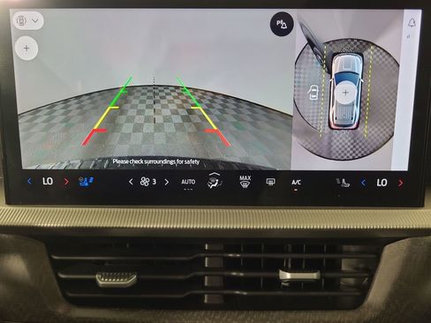 Used 2025 Ford Explorer Platinum w/ LUX Leather Package image 10