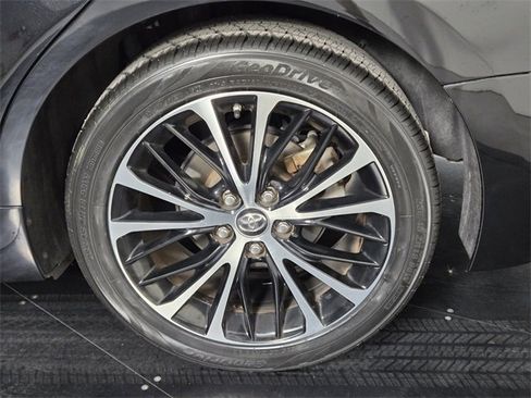 Used 2018 Toyota Camry SE image 11