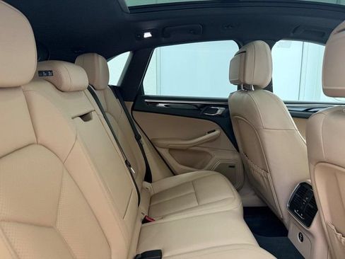 Certified 2025 Porsche Macan AWD/4WD image 13
