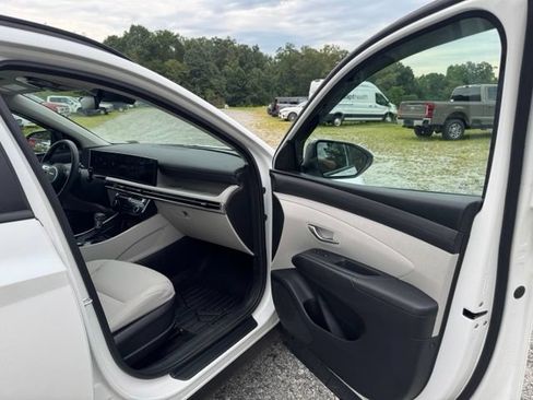 Used 2025 Hyundai Tucson SEL AWD/4WD image 16