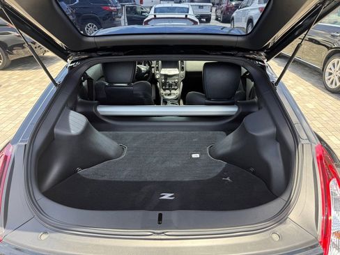Used 2018 Nissan 370Z Touring image 8