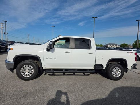 Used 2022 Chevrolet Silverado 3500 LT w/ Convenience Package AWD/4WD image 4