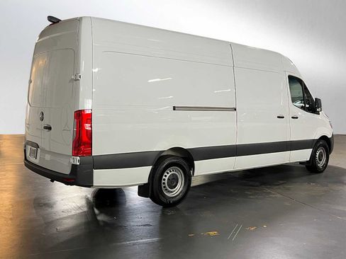 Used 2025 Mercedes-Benz Sprinter 2500 image 3