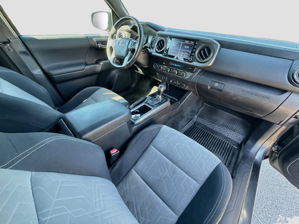 Used 2021 Toyota Tacoma TRD Off-Road AWD/4WD image 31