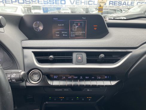Used 2019 Lexus UX 200 w/ Premium Package FWD image 13