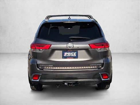 Used 2017 Toyota Highlander Limited Platinum AWD/4WD image 7