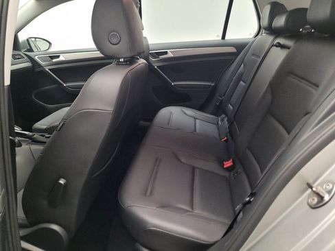 Used 2015 Volkswagen Golf 4-Door FWD image 18