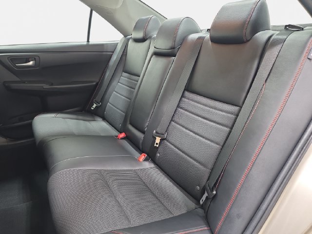 Used 2016 Toyota Camry SE w/ Moonroof Package FWD image 13