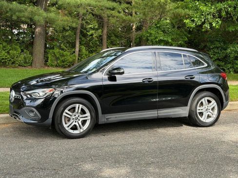 Used 2021 Mercedes-Benz GLA 250 4MATIC w/ Premium Package image 2