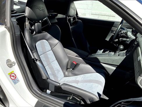 Certified 2024 Porsche 718 Cayman GT4 RS image 12