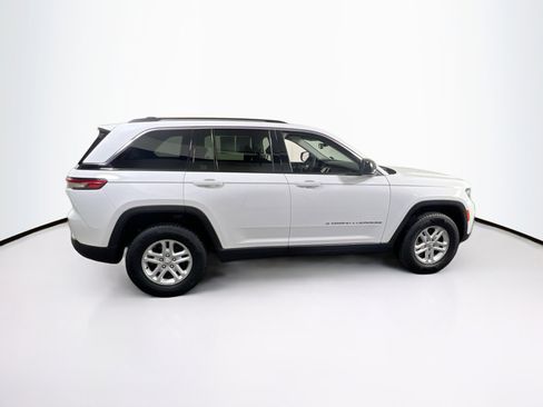 Used 2023 Jeep Grand Cherokee Laredo w/ Luxury Tech Group I image 4