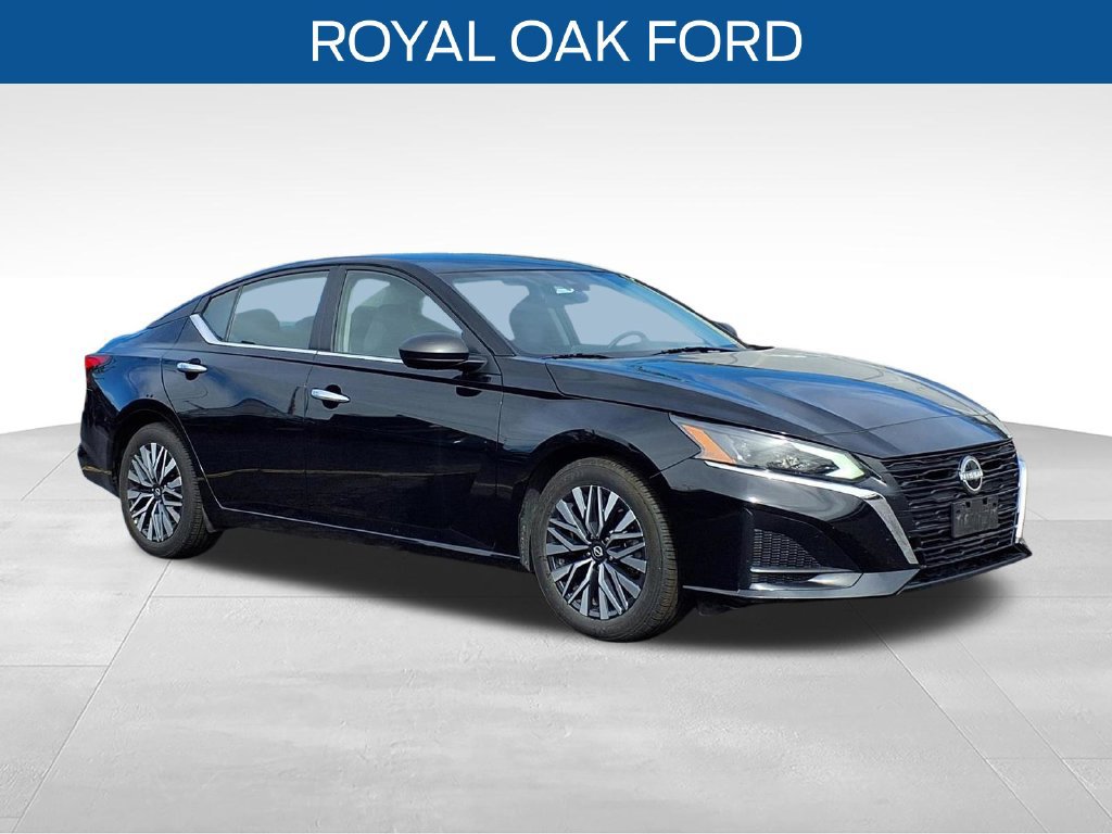 Used 2025 Nissan Altima 2.5 SV FWD image 1