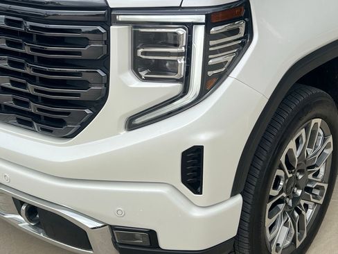 Used 2023 GMC Sierra 1500 Denali Ultimate AWD/4WD image 4