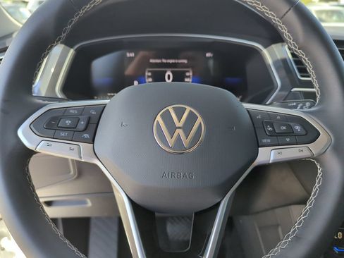 Used 2024 Volkswagen Tiguan SE FWD image 44