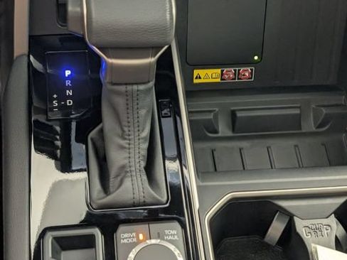 Used 2025 Toyota Tundra Limited AWD/4WD image 23