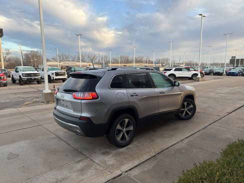 Used 2019 Jeep Cherokee Limited image 5
