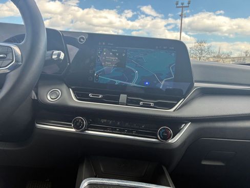 Used 2025 Chevrolet Equinox LT FWD image 17