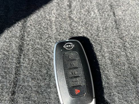 Used 2025 Nissan Rogue SV image 27