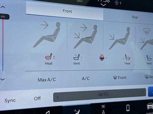 Used 2025 Chrysler Pacifica Limited FWD image 25