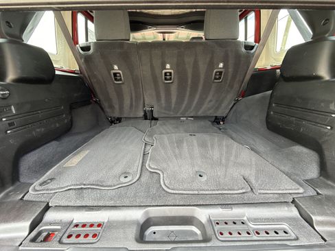 Used 2024 Jeep Wrangler Unlimited Rubicon AWD/4WD image 35
