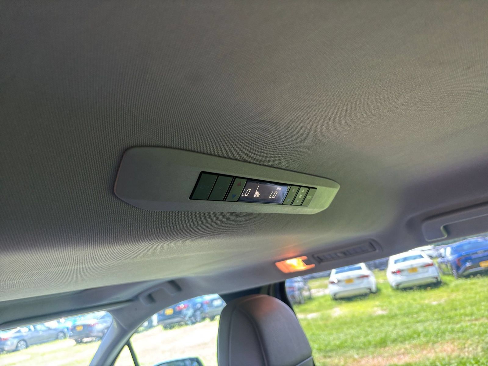 Used 2025 Toyota Sienna XLE FWD image 25