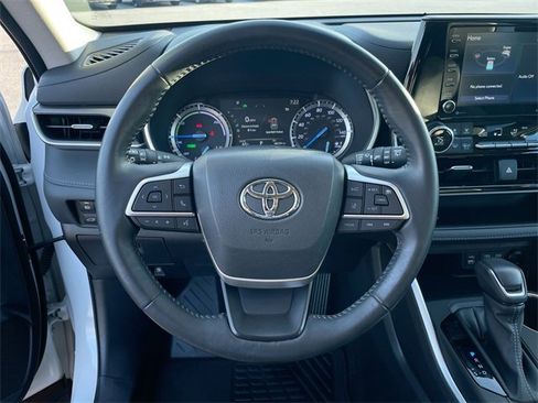 Used 2022 Toyota Highlander XLE image 15