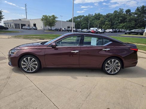 Used 2023 Nissan Altima 2.5 SL FWD image 5