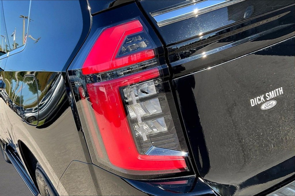 Used 2025 Nissan Armada Platinum AWD/4WD image 23