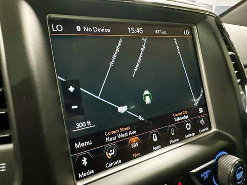 Used 2018 Jeep Grand Cherokee Limited w/ Luxury Group II image 15