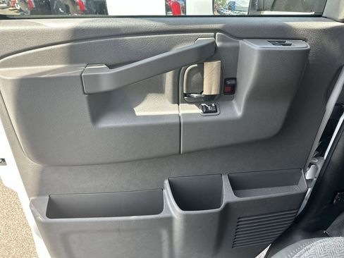 New 2025 Chevrolet Express 3500 Work Van w/ Power Convenience Package image 23