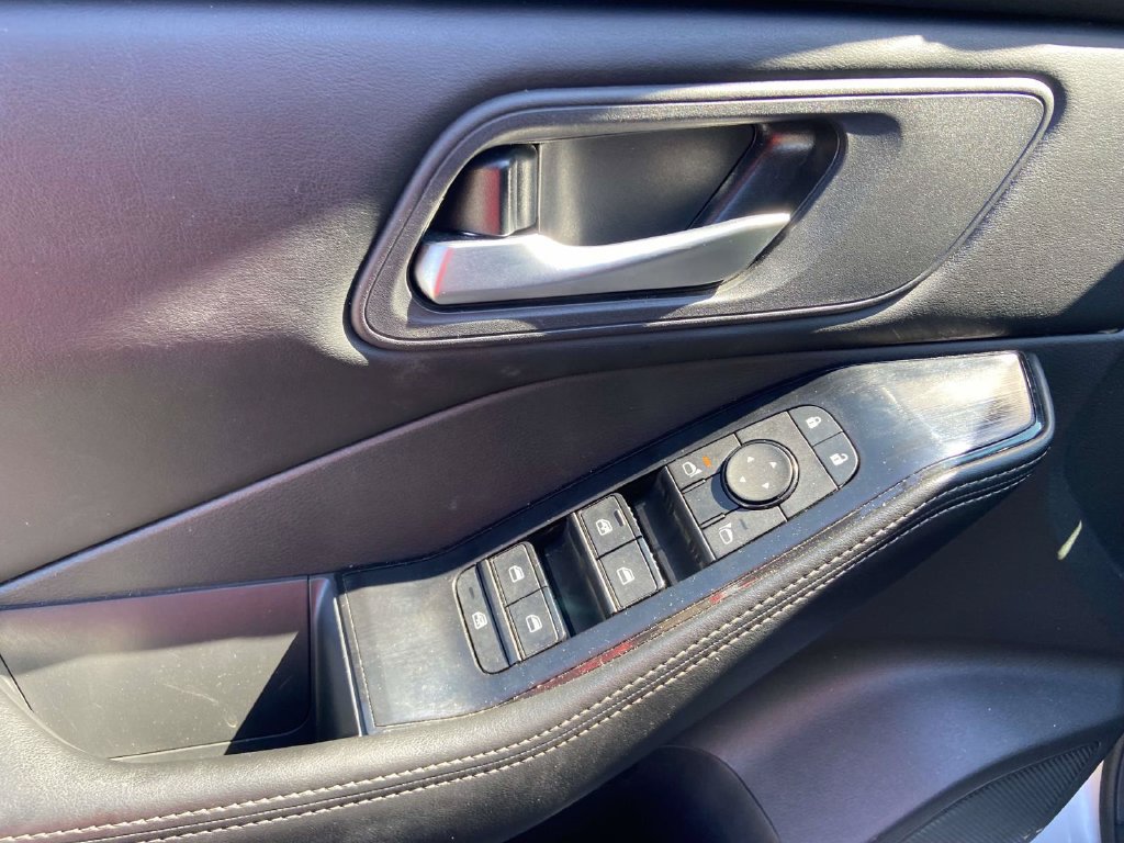 Used 2025 Nissan Rogue SV AWD/4WD image 12