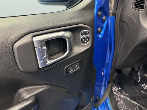 Used 2021 Jeep Gladiator Sport image 17