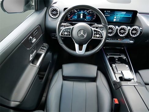 Used 2022 Mercedes-Benz GLA 250 4MATIC image 13