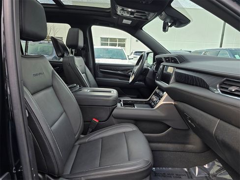 Used 2023 GMC Yukon XL Denali w/ Denali Reserve Package image 42