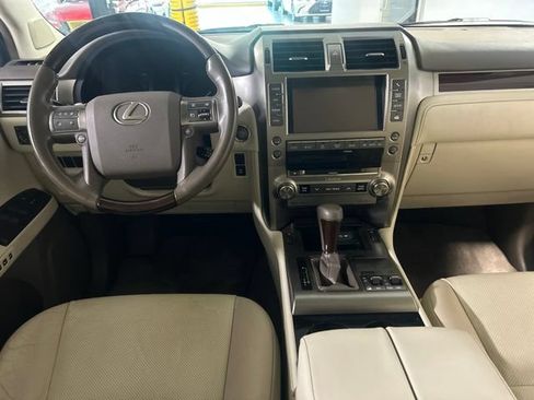Used 2019 Lexus GX 460 Premium w/ Premium Package AWD/4WD image 16