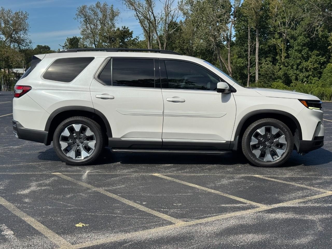 Certified 2025 Honda Pilot Elite image 3
