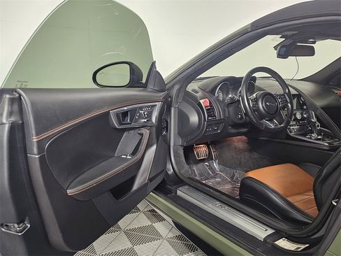 Used 2018 Jaguar F-TYPE R image 15