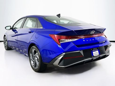 Used 2025 Hyundai Elantra Limited FWD image 6