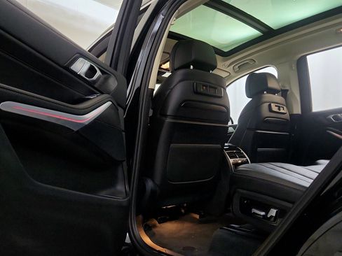 Used 2022 BMW X7 xDrive40i w/ Premium Package AWD/4WD image 31