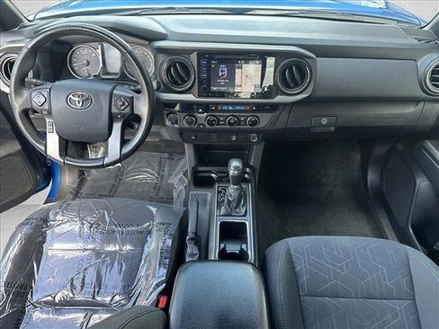Used 2017 Toyota Tacoma SR5 AWD/4WD image 25
