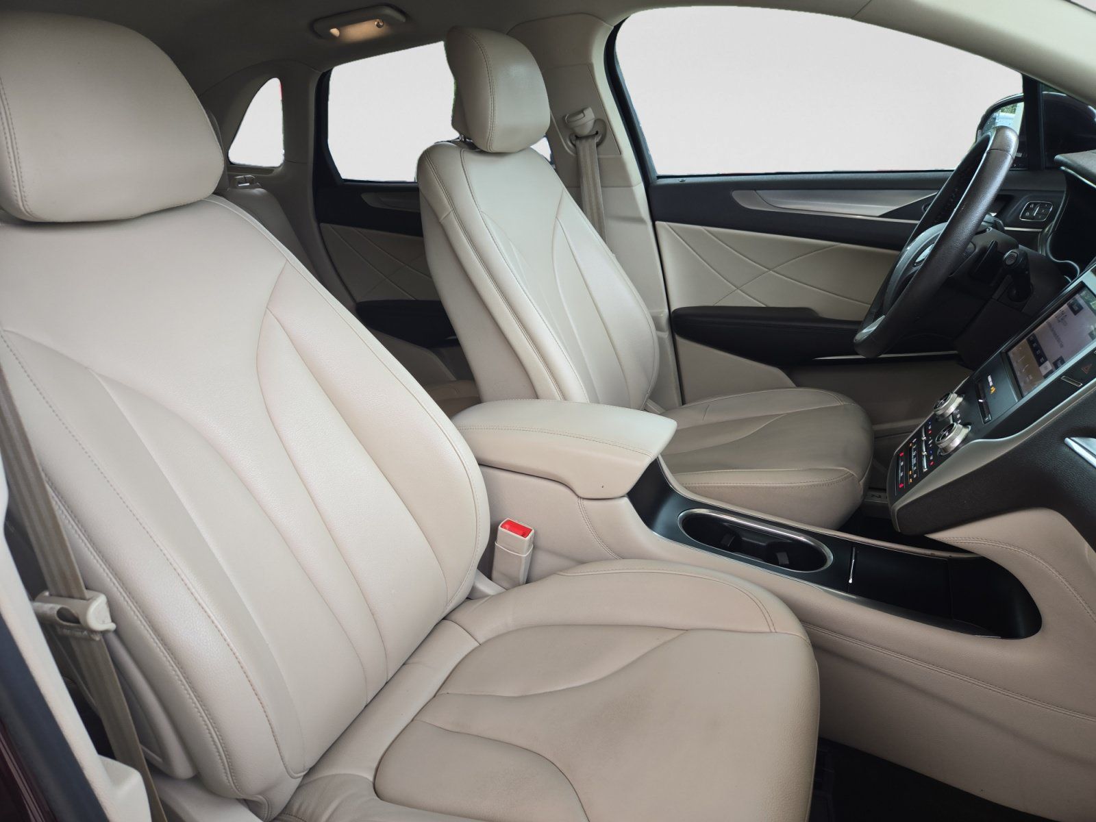 Used 2019 Lincoln MKC Premiere FWD image 16