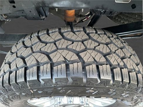 Used 2021 Ford F250 XLT image 2