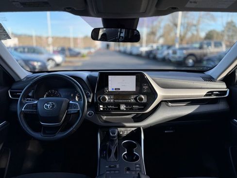 Used 2024 Toyota Highlander LE image 29