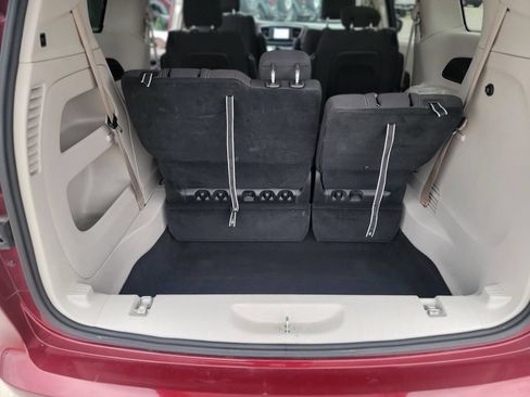 Used 2023 Chrysler Voyager LX FWD image 17