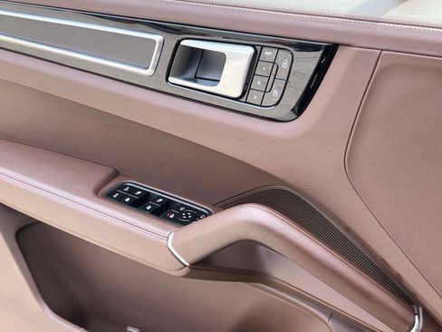 Certified 2021 Porsche Cayenne GTS AWD/4WD image 34