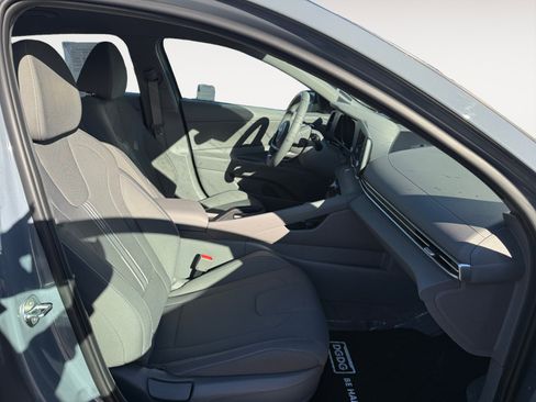Certified 2023 Hyundai Elantra SEL image 19
