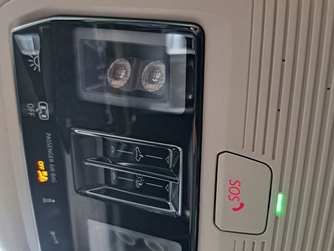 Used 2025 Volkswagen Atlas SEL image 18