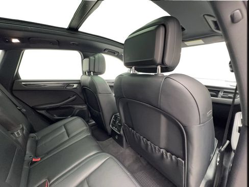 Used 2023 Porsche Macan AWD/4WD image 28